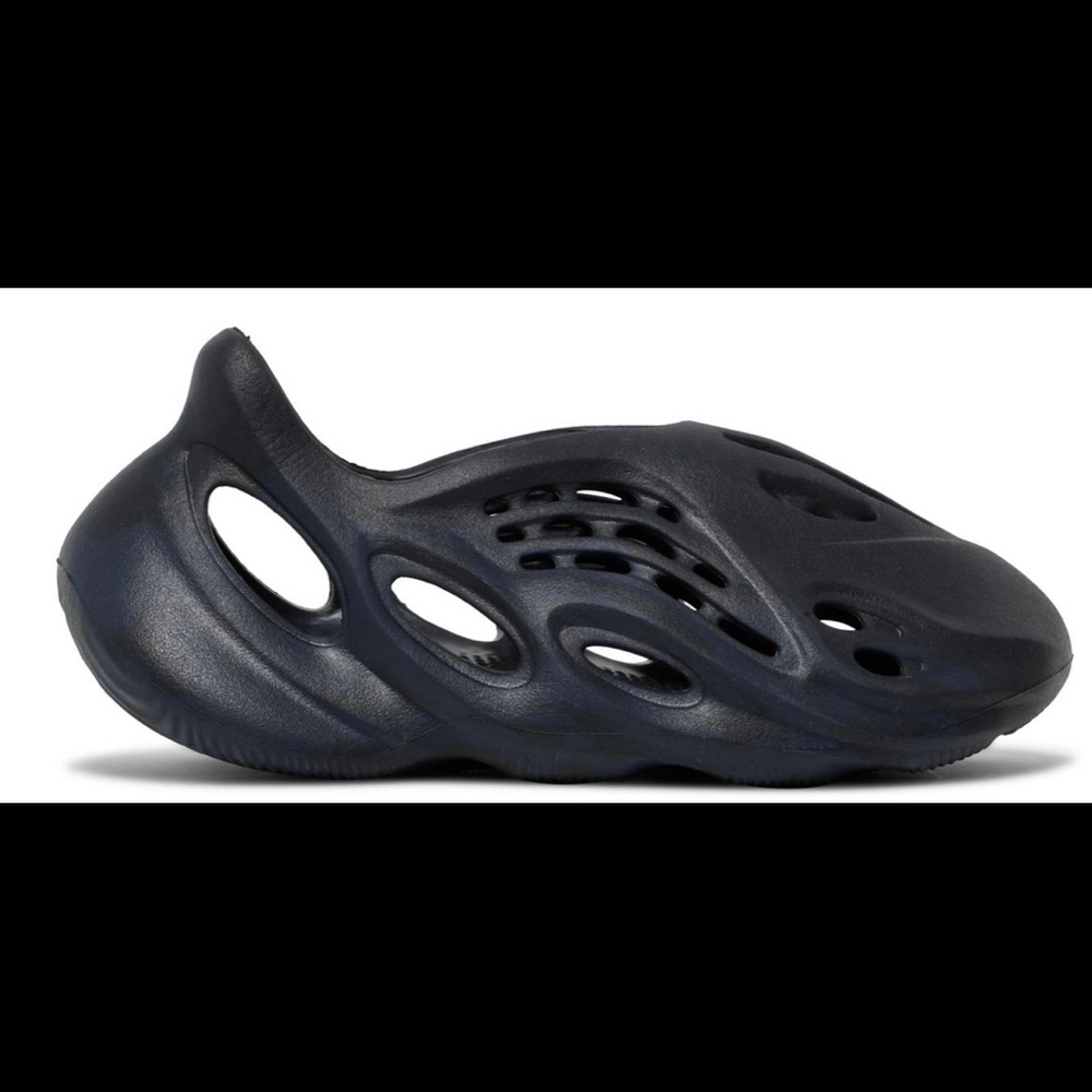 YEEZY FOAM RUNNER 'MINERAL BLUE SIZE 9